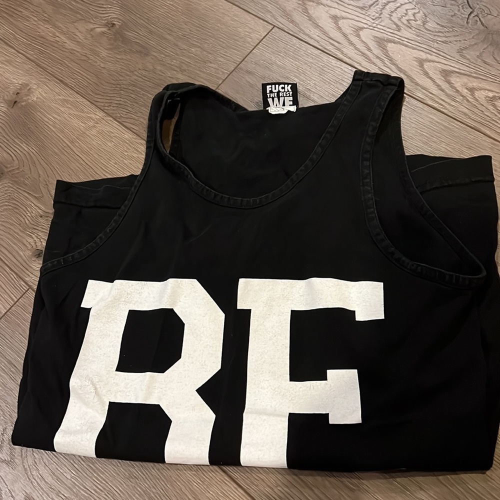 Small “Be Easy” black and white tank - Picture 2 of 3
